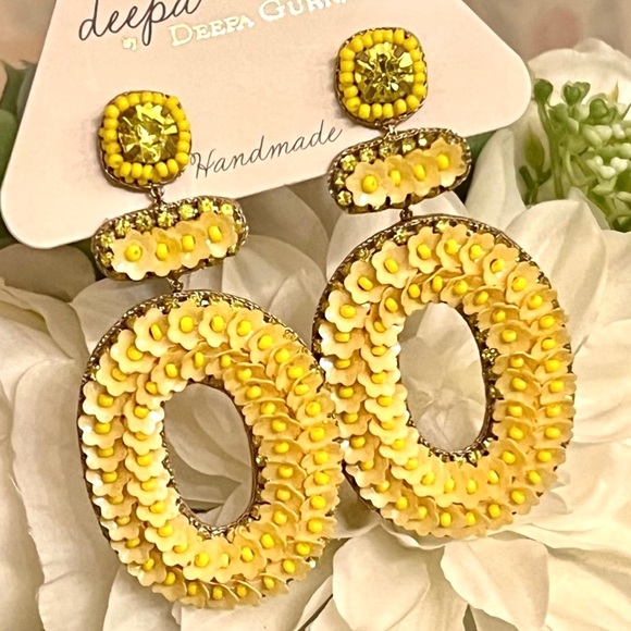 NWT Deepa Gurnani Beaded Crystal Flower Chandeliers - Picture 10 of 16